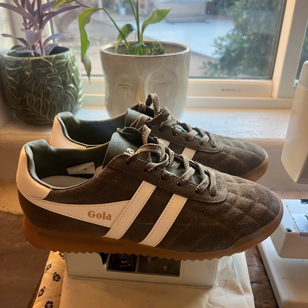 Gola Women's Brown and White Sneakers